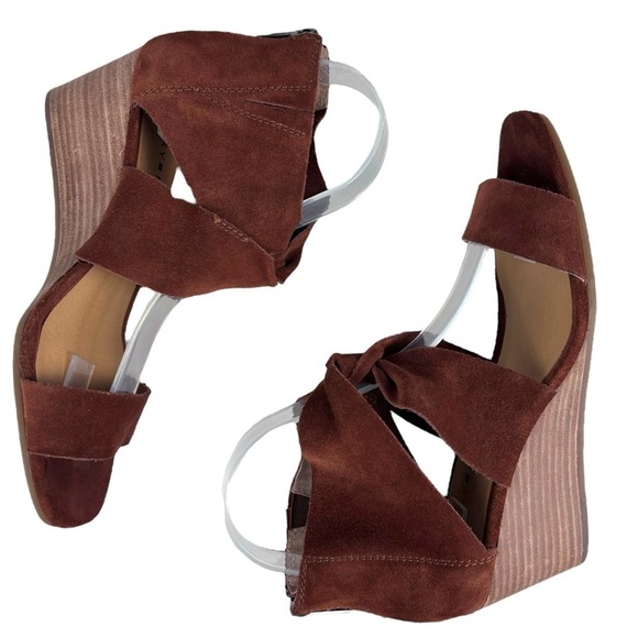 LUCKY BRAND TAMMANEE RYE BROWN SUEDE TWIST WEDGE HEEL SANDAL - Picture 4 of 12